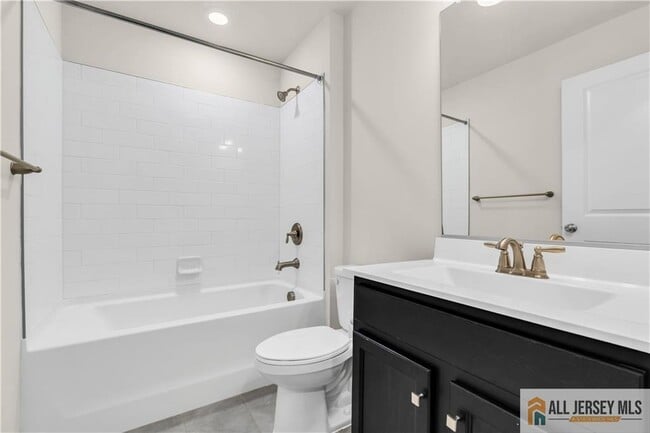 Building Photo - 504 E International Rd