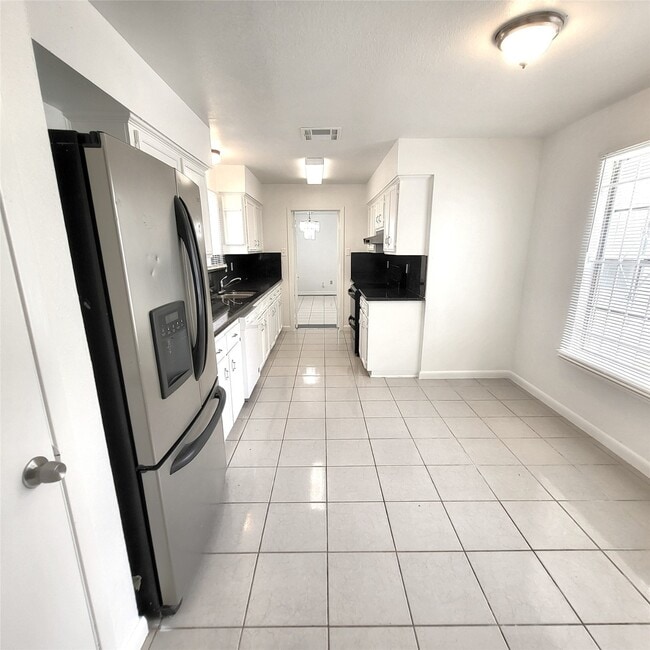Building Photo - 17223 Artwood Ln