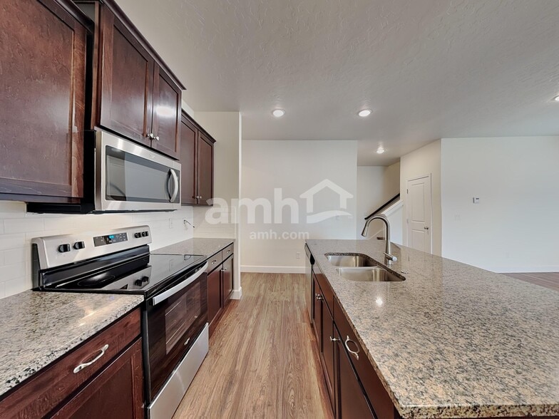 Building Photo - 5095 W Milliron Dr