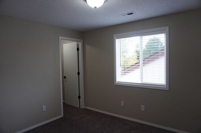 Building Photo - 16409 NE 31st St