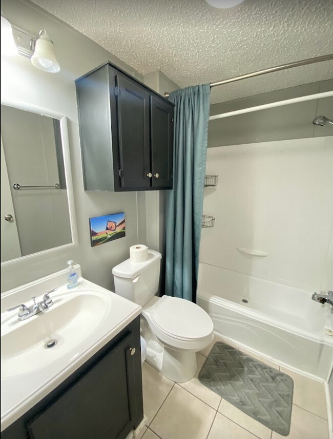 Building Photo - 3 Bedroom/ 2 Bathroom Mobile Home with a f...