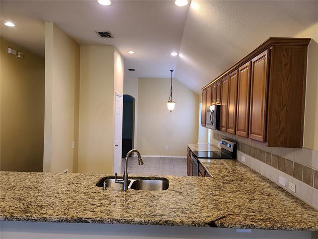 Building Photo - 1017 Pebblecreek Dr