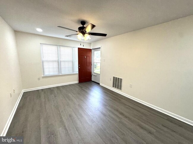Building Photo - 8869 Rusland Ct