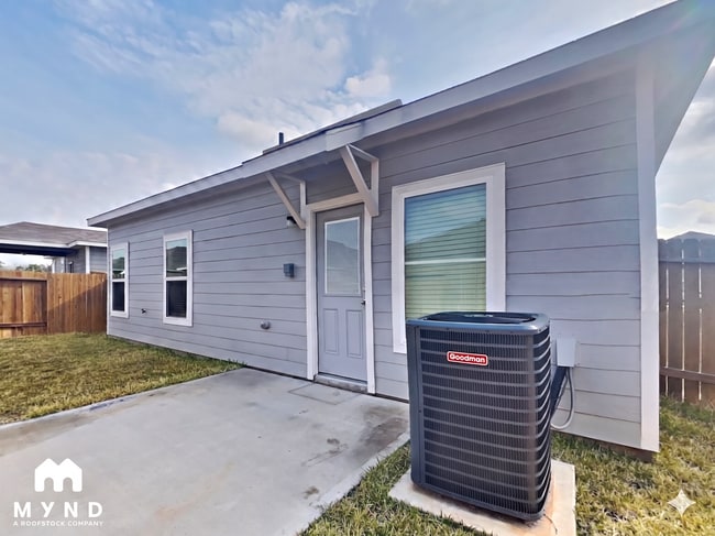 Building Photo - 15635 Plum Brk Dr