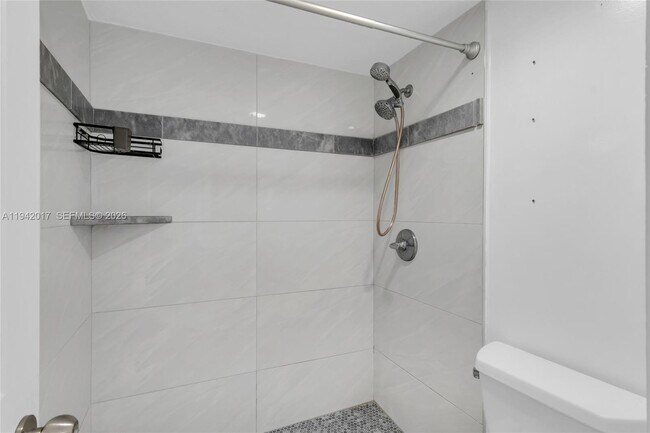 Building Photo - 10400 SW 108th Ave