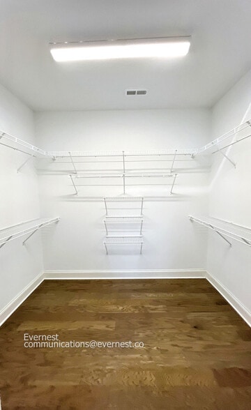 Building Photo - 5665 Bungalow Cir