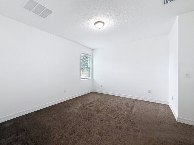 Building Photo - Welcome home to this gorgeous 4-bedroom, 2-bath home!