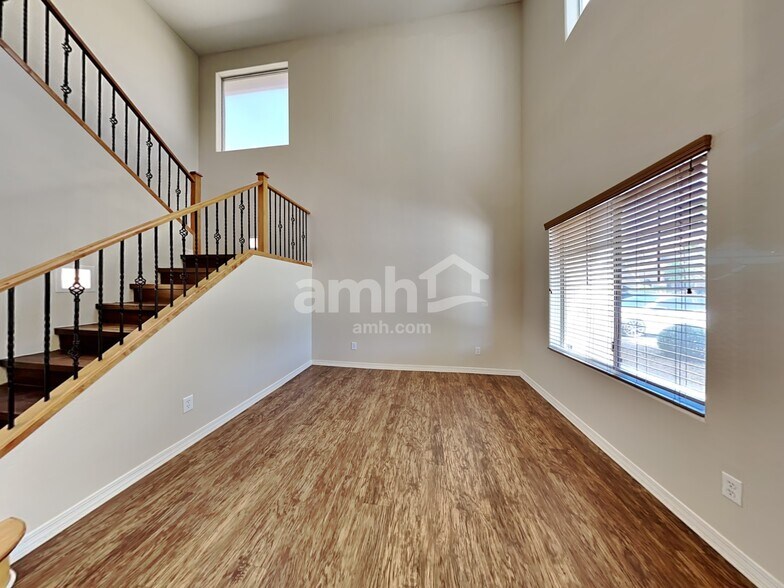 Building Photo - 2542 W Cordia Ln