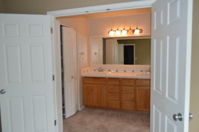 Building Photo - 14674 NW Blackthorne Ln