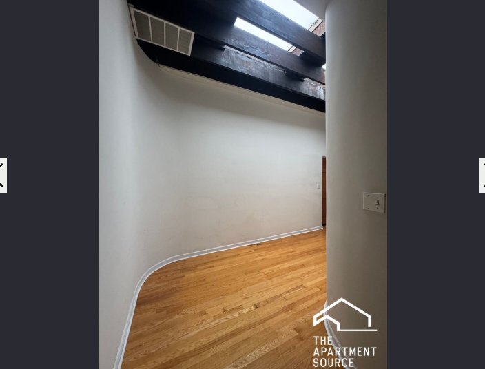 Building Photo - 916 W Belmont Ave