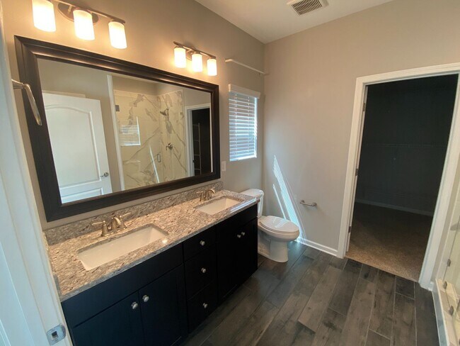 Building Photo - Move-in ready, 1.5 story home located in t...