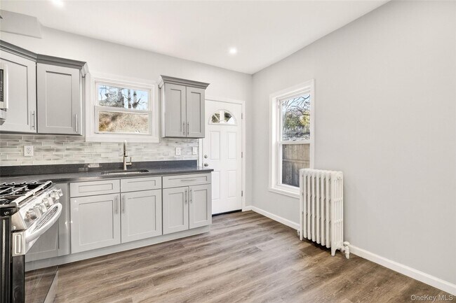 Building Photo - 21 Elysian Ave