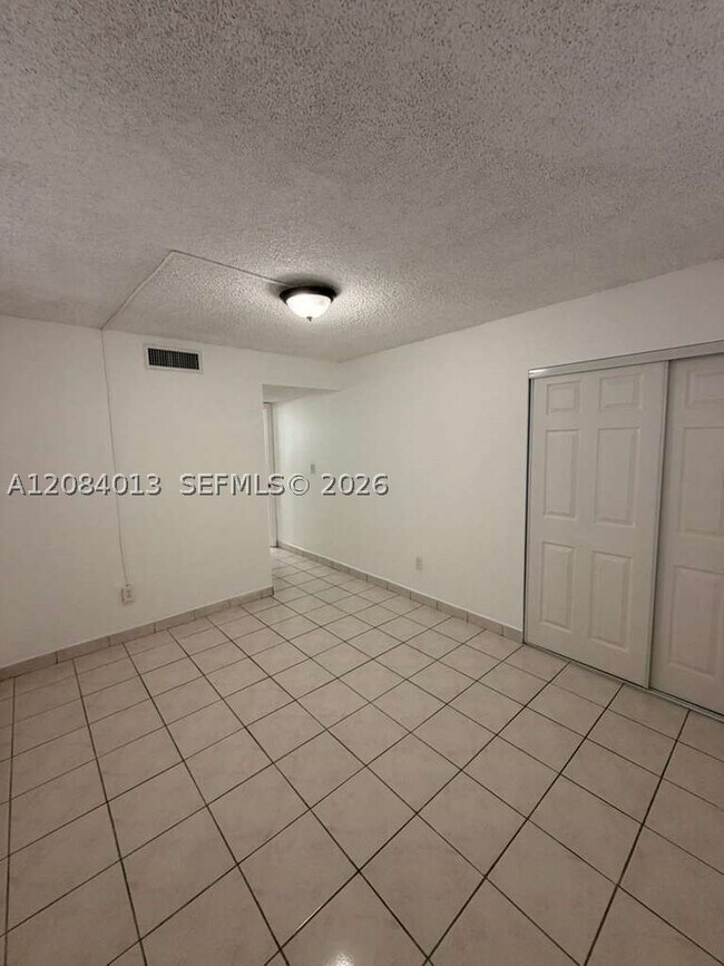 Building Photo - 1255 W 53rd St