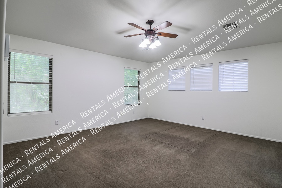 Building Photo - 10606 W La Reata Ave