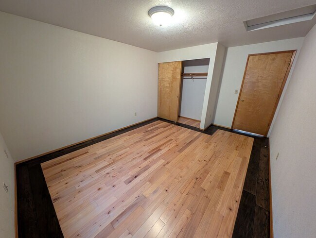 Building Photo - Southworth Hideaway Available Now! Small Pets Okay! 2 Br for Rent!