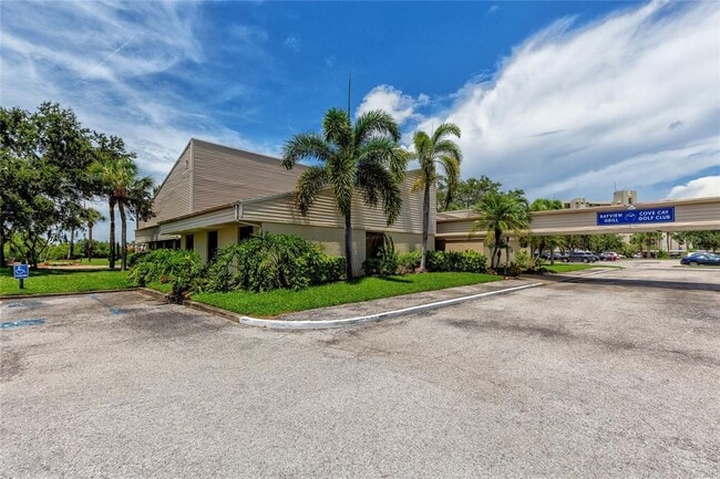 Building Photo - 2700 Cove Cay Dr