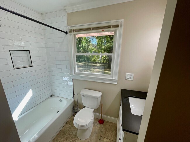 Building Photo - 21 Opal St