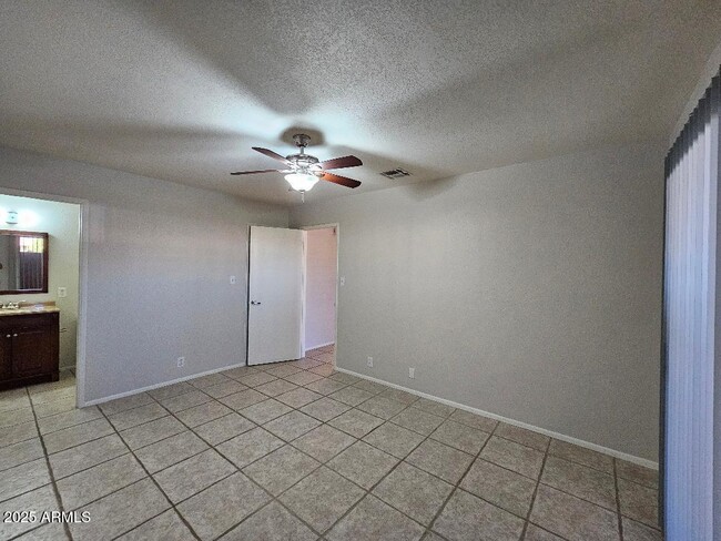 Building Photo - 312 W Yukon Dr