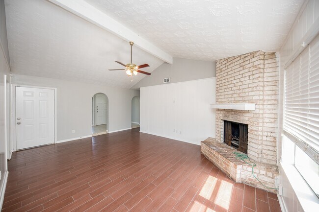 Building Photo - 6835 Castleview Ln