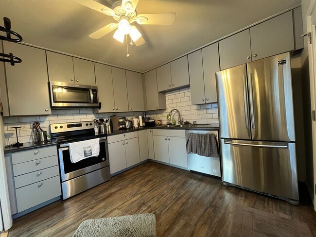 Building Photo - Wonderful Home Near City Park