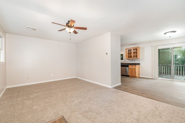 Building Photo - Spacious 3 bedroom Split level