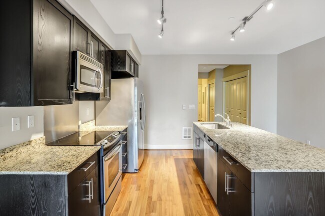 Building Photo - Great Unit Great Location