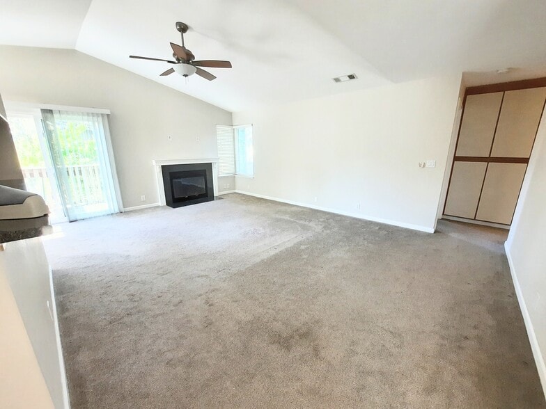 Building Photo - 3833 Crow Canyon Rd