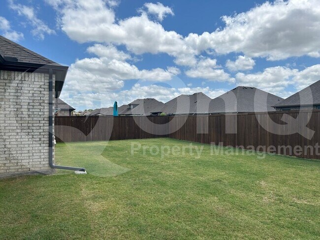 Building Photo - 533 Oleander Dr
