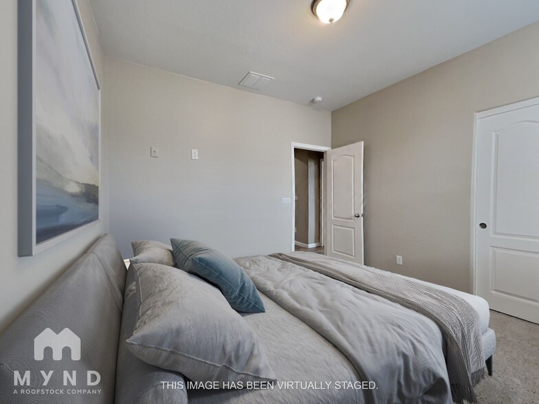 Building Photo - 17299 W Fetlock Trail