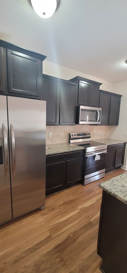 Building Photo - Immaculate 4 Bedroom, 3.5 Bath Home Located in Established Neighborhood. Minutes from Fort Bragg!