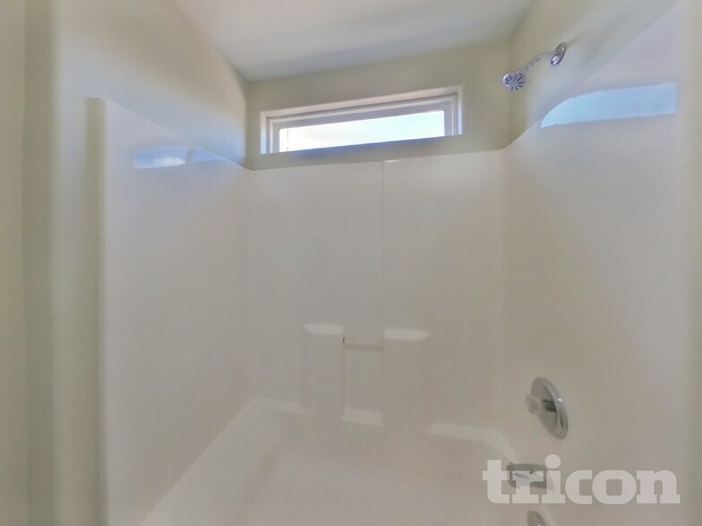 Building Photo - 652 Hailey Glenn View