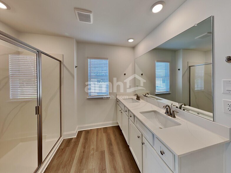 Building Photo - 56 Pointe Dr