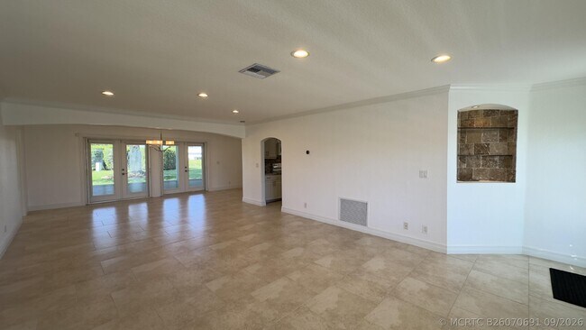 Building Photo - 1108 W Ocean Ave