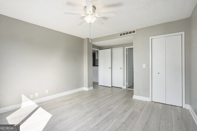 Building Photo - 2285 Peachtree Rd NE