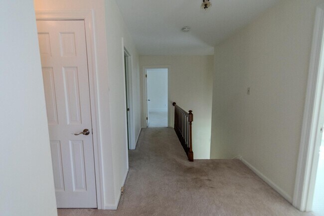 Building Photo - 428 Ingleside Dr
