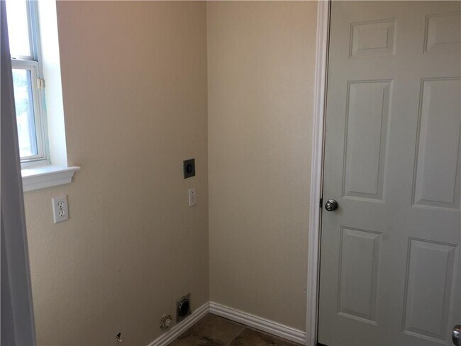 Building Photo - 312 Estate Dr