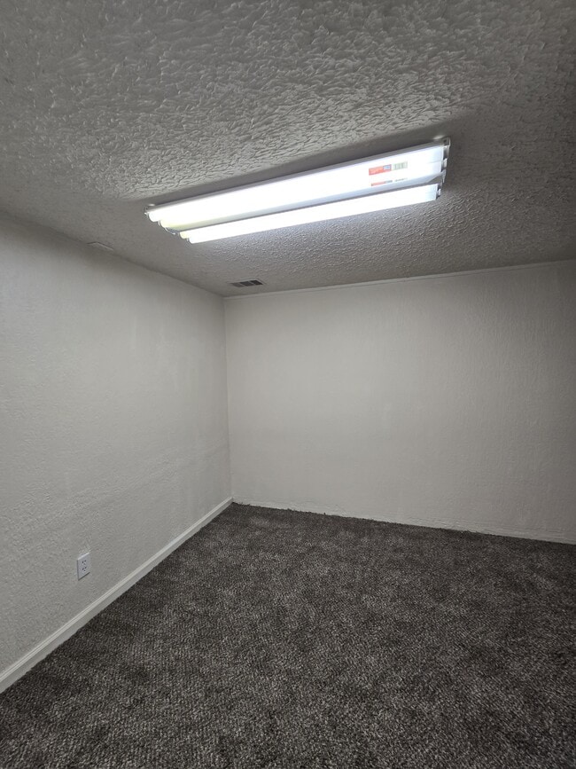 Building Photo - 714 S Fabrique Dr