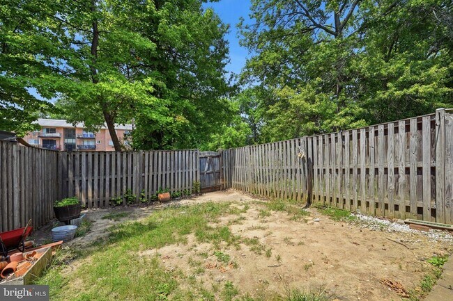 Building Photo - 16 Meadowside Ct