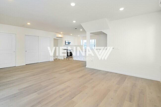 Building Photo - 8008 Quiet Knolls Dr