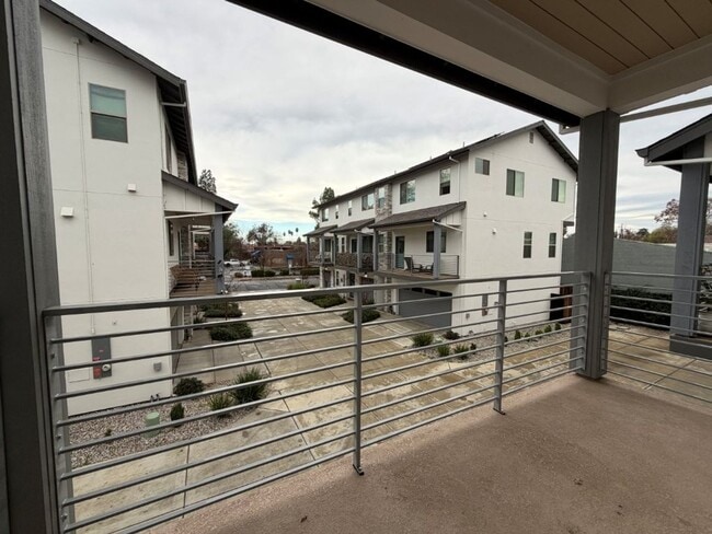 Building Photo - Loft home in downtown Woodland with SOLAR!!