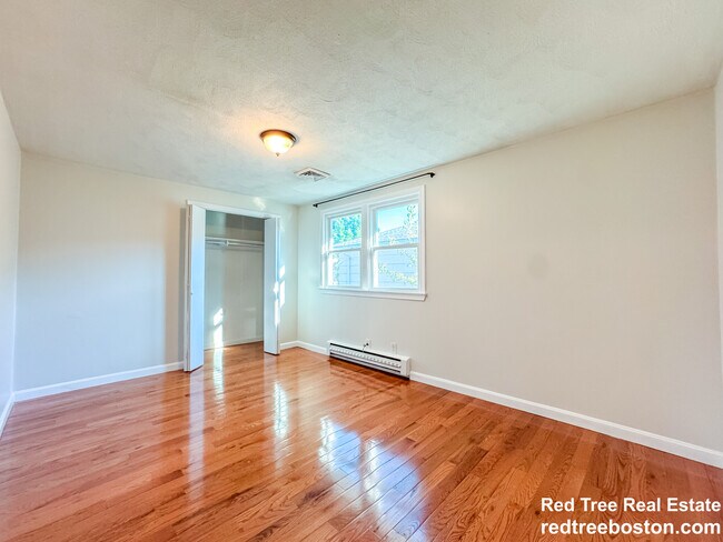 Building Photo - 74 Dunboy St