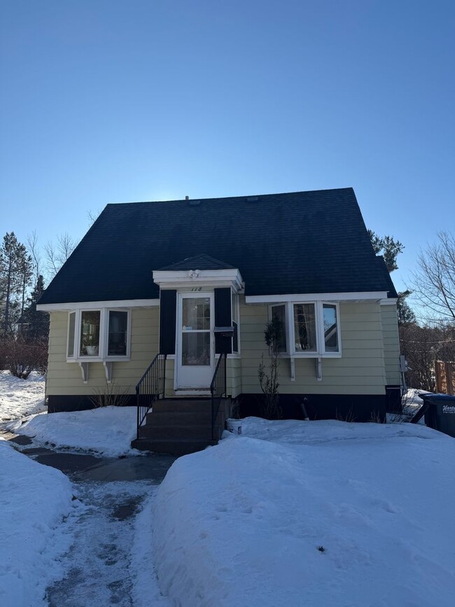 Building Photo - AVAILABLE JUNE -4 Bed, 2 Bath Home with Garage!