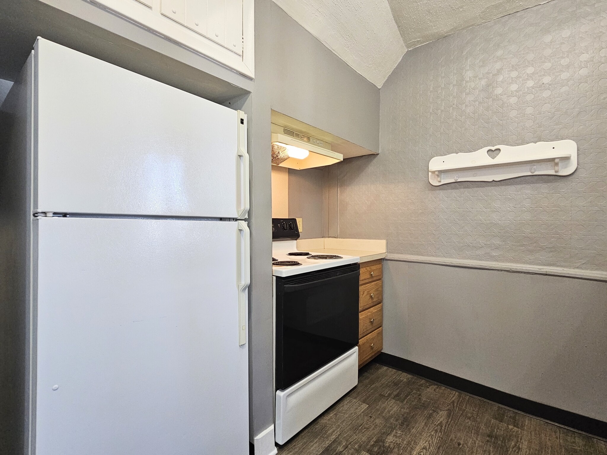 Building Photo - 1358 W Main St