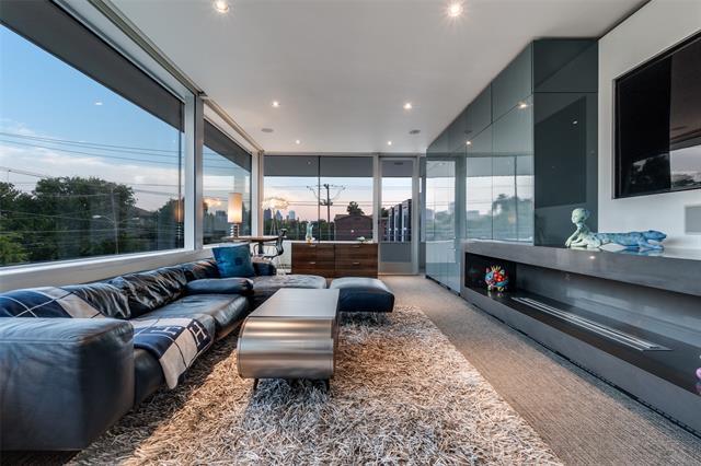 Building Photo - 2300 N Carroll Ave