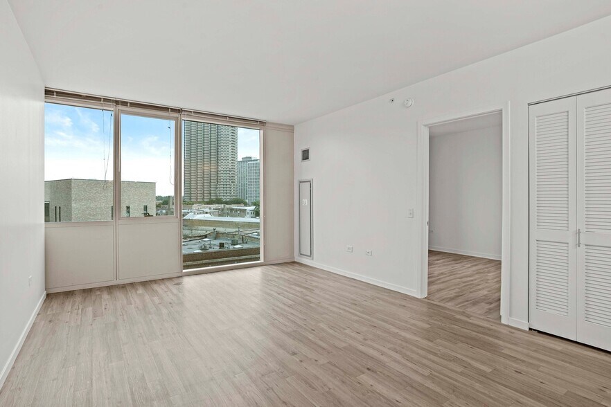 Building Photo - 3750 N Halsted St