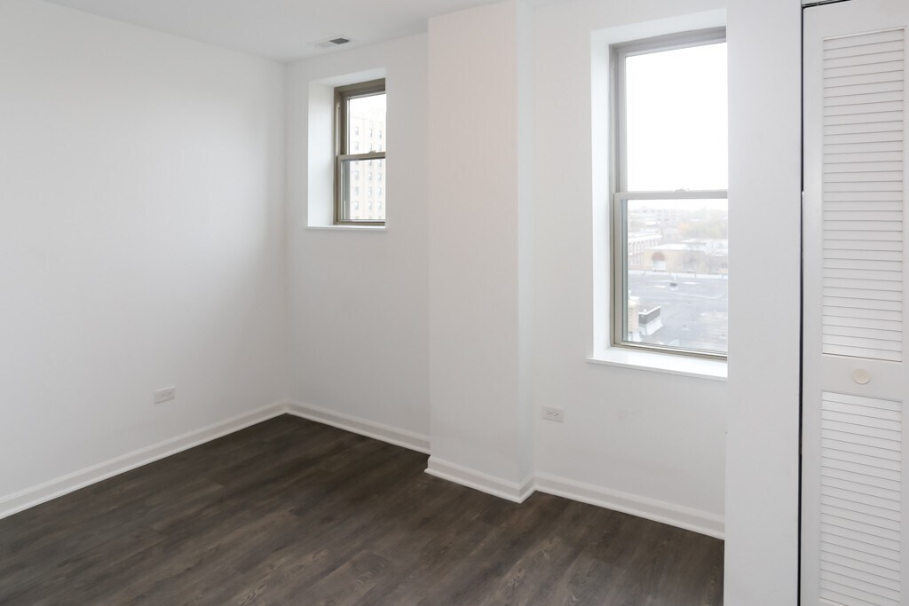 Building Photo - 940 W Winona St