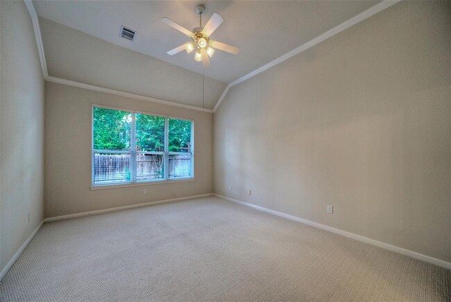 Building Photo - 2616 Henley Dr