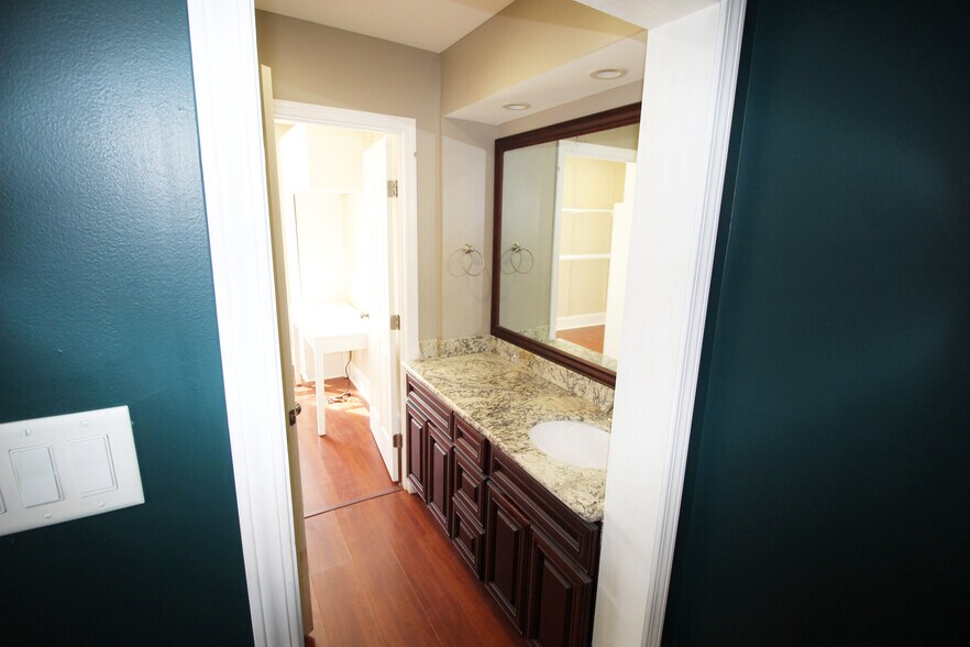 Building Photo - 3033 Toledano St