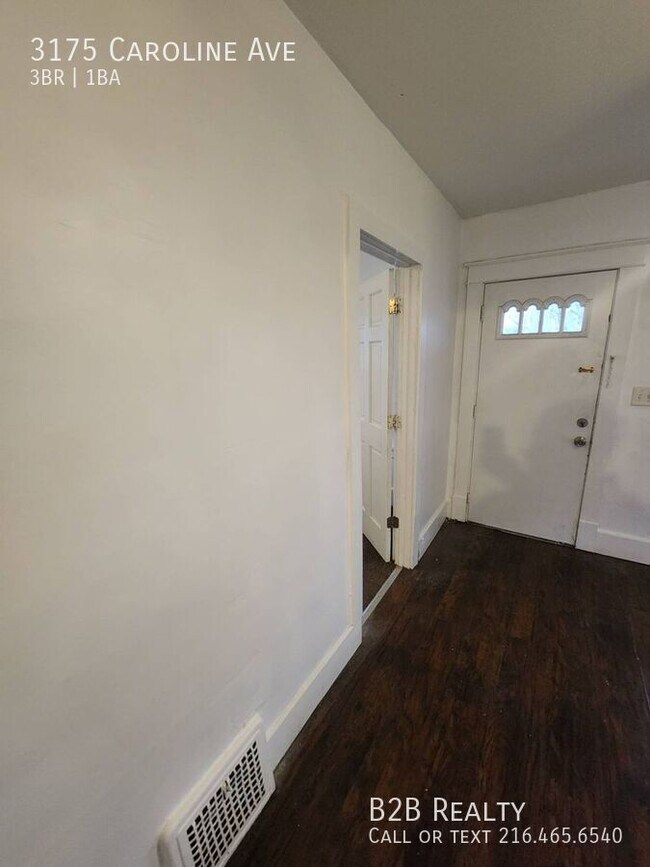 Building Photo - 3175 Caroline Ave