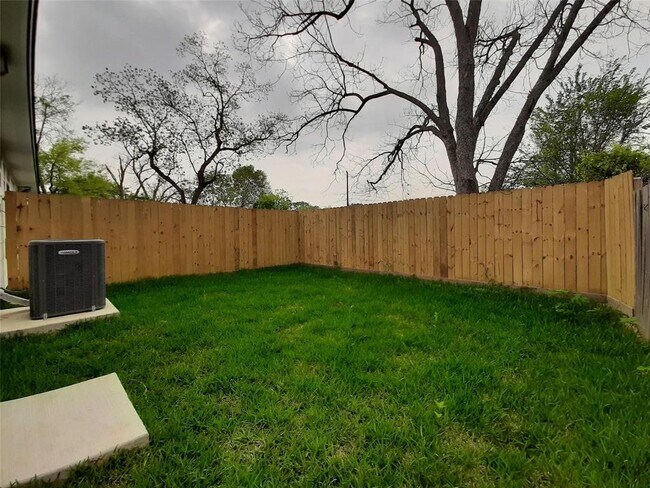 Building Photo - 4530 Mayflower St